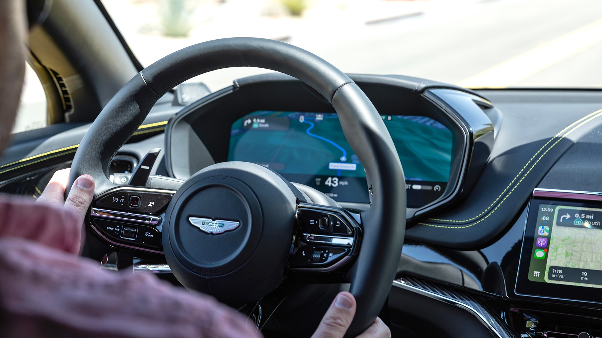 新版 CarPlay Ultra 引发车企争议：苹果在汽车中的野心正遭遇阻力
